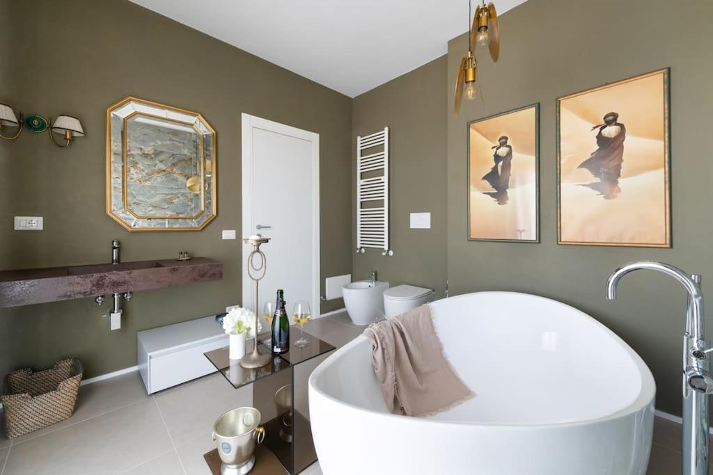 Appartamento Charming Luxury Apartment: Center